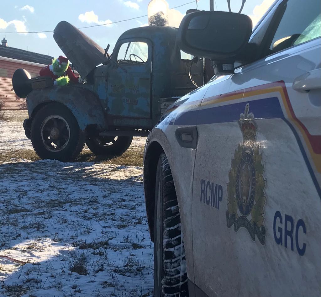 RCMPPEI's tweet photo. This year, the PEI RCMP’s Provincial Priority Unit (PPU) was assigned the task of apprehending the Albany Grinch, who has been continuously attempting to steal Christmas for years on the Island. https://t.co/lxRp641SNE