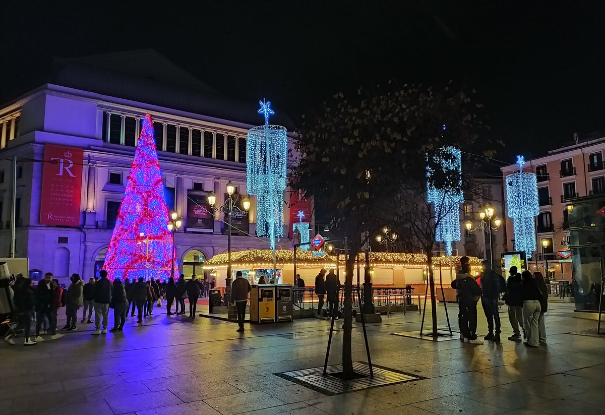 LovingMadrid_'s tweet photo. #arboldenavidad #NavidadenMadrid https://t.co/li7t4Sv8kC