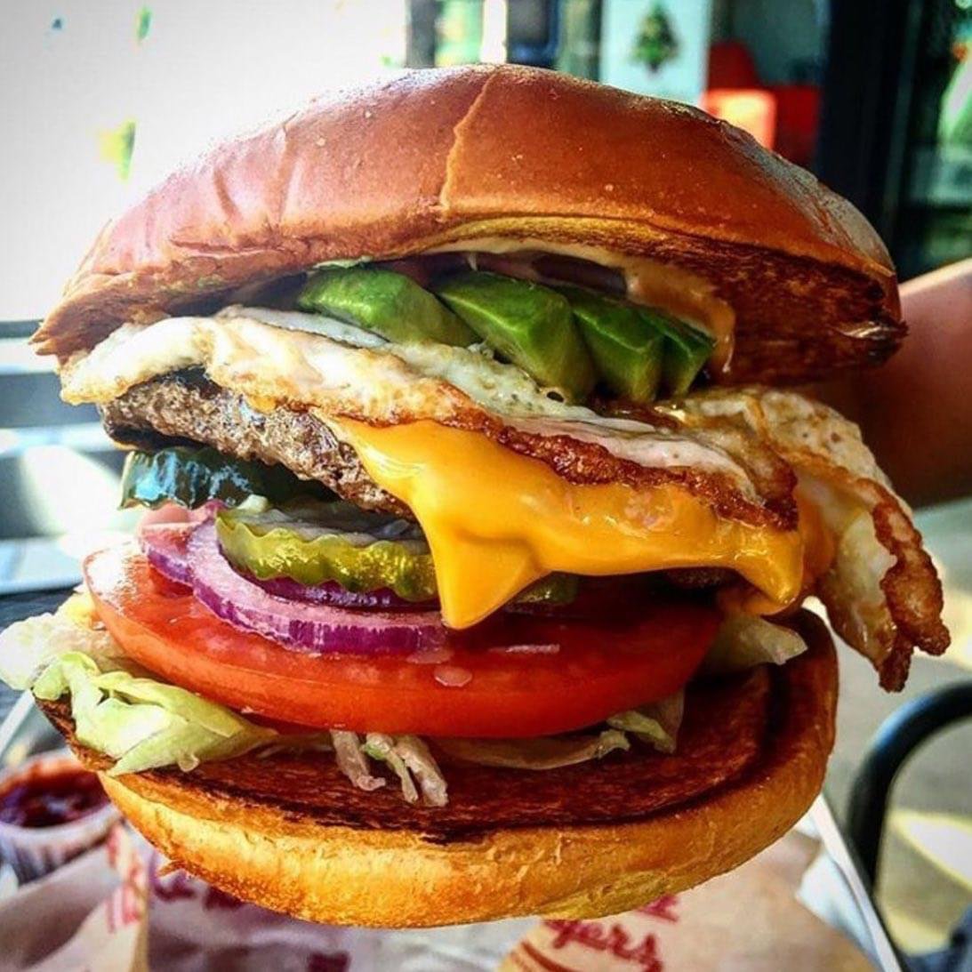 Oh the weather outside is frightful…but the burgers are so delightful. 🥰

#mainstreetburgers #losgatos #california #burgers #foodnearme #happyholidays