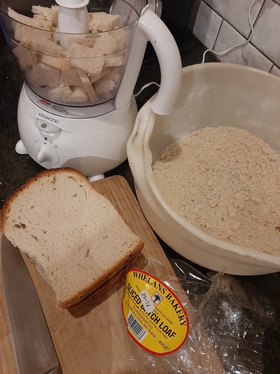 FionaEgan2's tweet photo. Whelans Batch, the only bread for stuffing ๐ช๐คถ๐
.
.
.
.
#BatchBread #christmaspreparations https://t.co/We6AqWxPvU