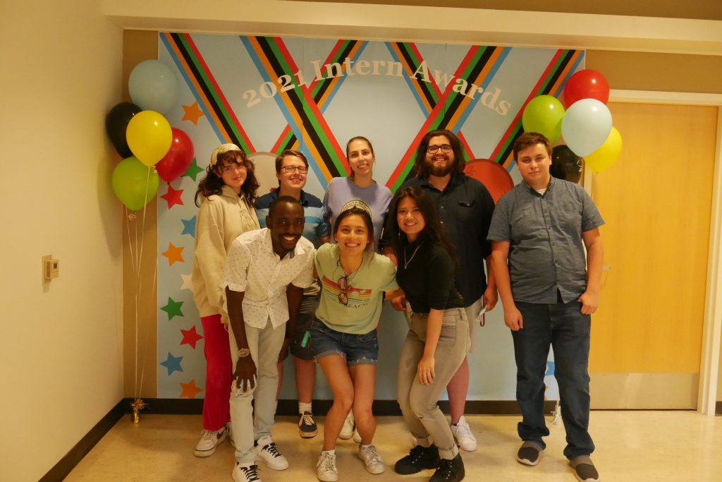 🗣#UIRP is hiring a Communications &amp; Social Media Intern

🧑‍🎓Candidate must be a full-time student

🖥The individual will be responsible for creating social media posts, news stories, &amp; more.

Learn more &amp; apply here: bit.ly/3E1kxuW 

#communications #intern #social
