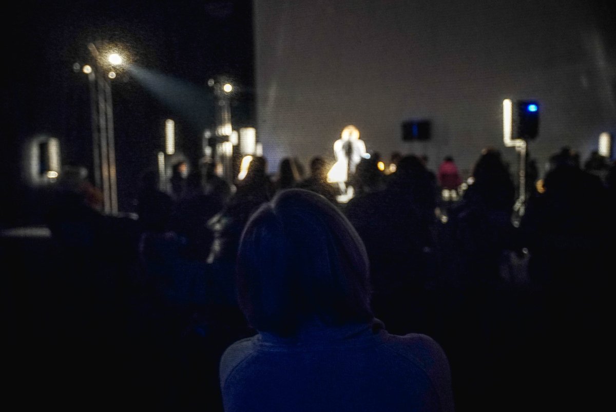 nesterov61's tweet photo. SCHNITTKE LIVE (E+U): Вот что было вчера, и это было прекрасно. Дирижировали оркестром громкоговорителей 
Антон Яхонтов и Илья Symphocat - невероятно!
И абсолютно гениальная Дина Караман - видео и сценография. 
Сегодня продолжаем, в 19 и 21.
https://t.co/42fwOtDhVp https://t.co/XipT9bD8IN