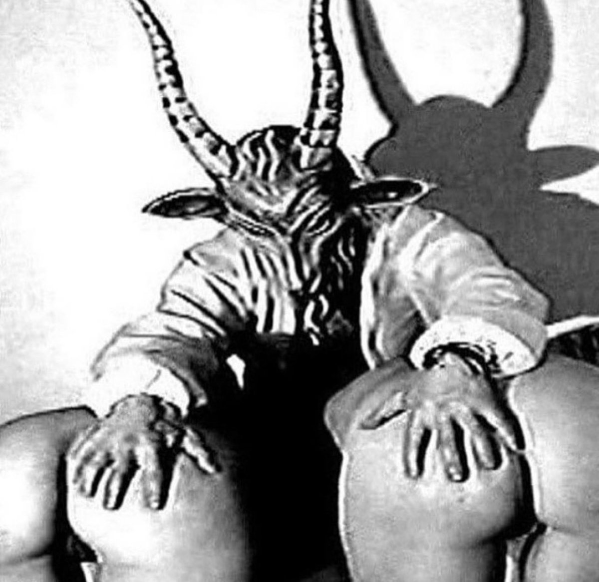 MONSTERSHOLDINGBITCHES tweet media