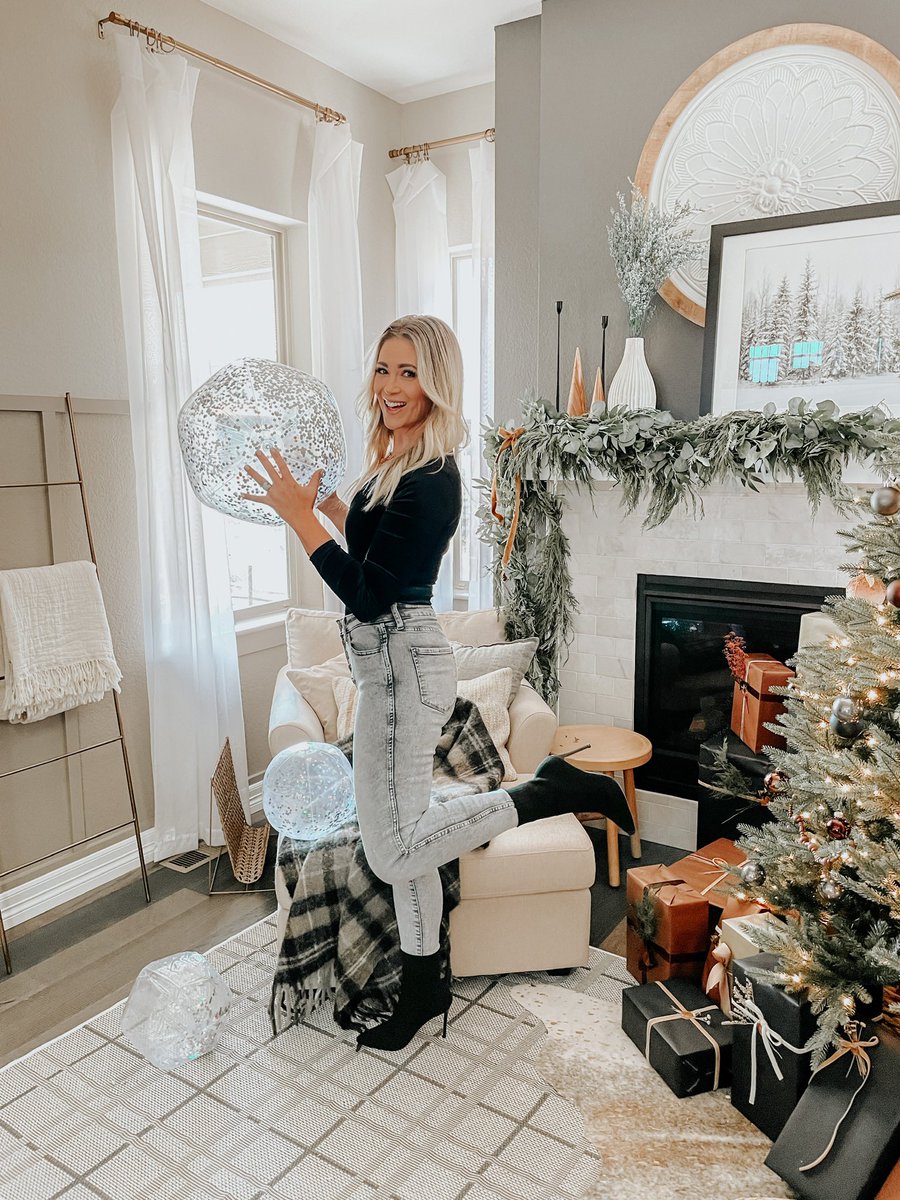 itslonihaskell's tweet photo. I know we’re all still patiently awaiting Christmas, but does anyone have any New Year’s Plans?! Today on the blog I put some ideas on how to do NYE with kids! 

Who has a NYE tradition? 
#decorinspo #bhgstylemaker #mytargetstyle #homedecor #myhousebeautiful #decorinspo https://t.co/e2624Z84Pz