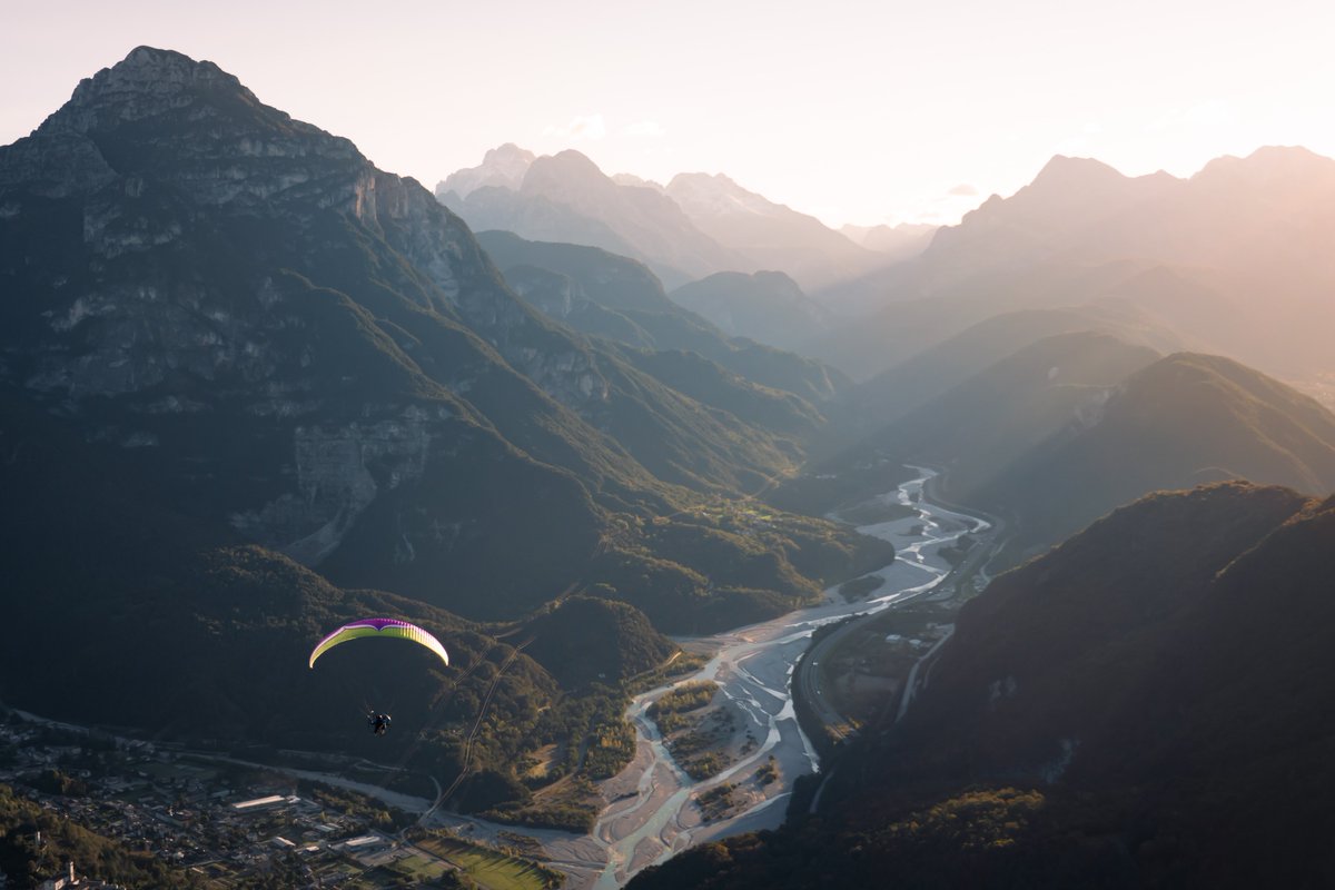 For those unfamiliar with my work... Fly and snap is the best thing in life 😎.

#dolomiti #ppg #paramotor #aeriallandscapes