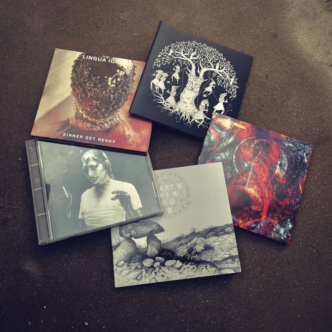 2021 has been an amazing year for albums, here are my favorite 5 releases… @LINGUA_IGNOTA_ , @gazelletwin & @nyx_edc , @Convergecult & @CCHELSEAWWOLFE , @hawthonn , @kngwmn
