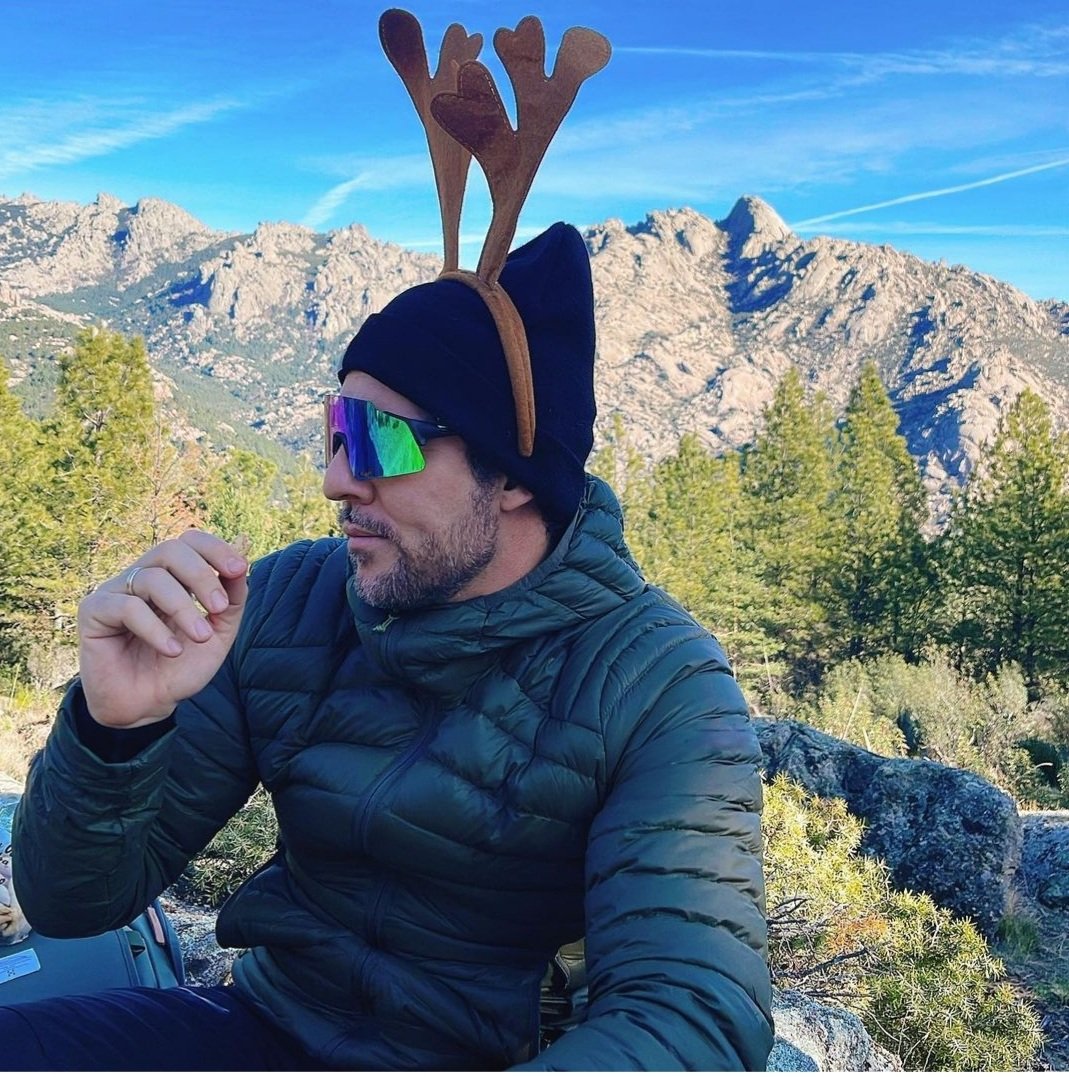 dbfanclubchile's tweet photo. ¿ Como Disfrutas tú tiempo libre en Navidad ?  @davidbisbal a través de Su @instagram 
te leemos 👀 https://t.co/Mbo4fqHg8d