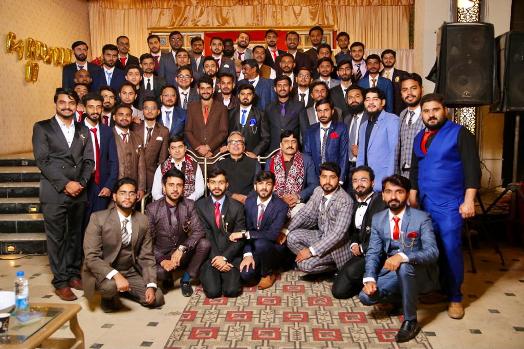 Azmatnawax's tweet photo. Five years journey of Pharm_D came to an end Alhamdulillah.
#farewellparty
#farewellgathering
#Pharm_D https://t.co/AknZL9JHki
