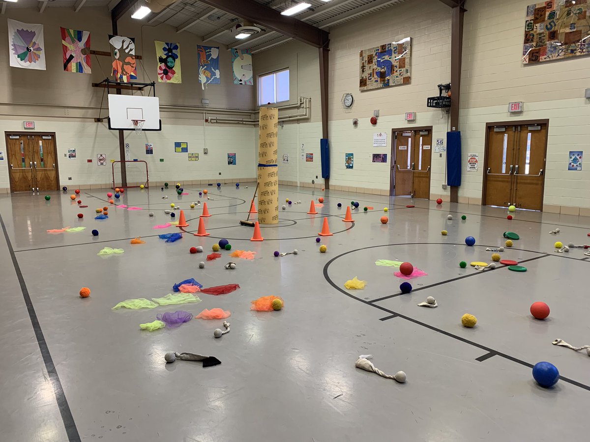 BC_PhysEd's tweet image. It’s that time of year! 🎄🏠 #downthechimney #bcrocks @DASD_BC