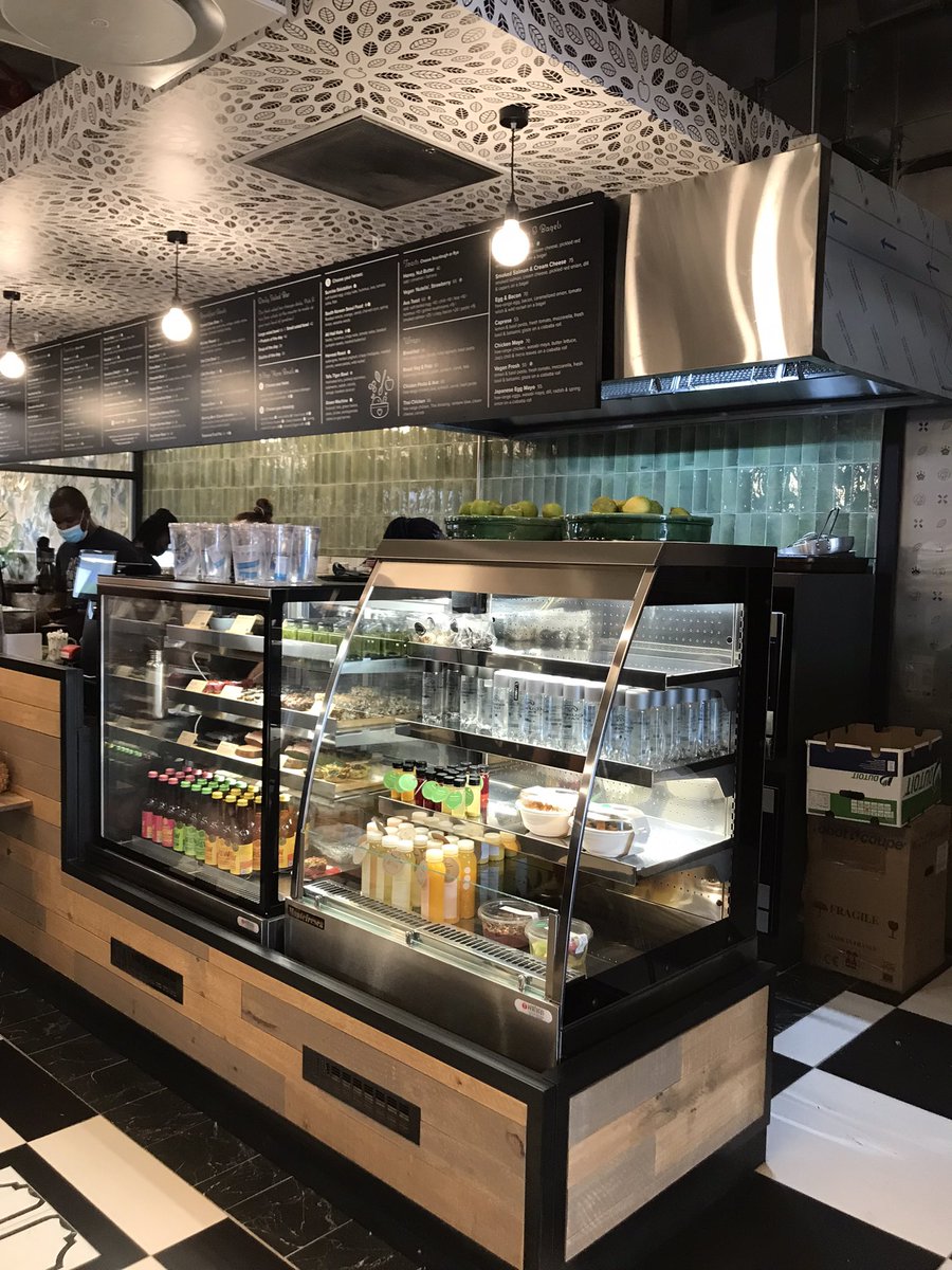 Edelweiss_Delp's tweet photo. Harbour View at the V & A Waterfront in Cape Town, offering #RoyaleEatery #Rootbar #TheCreamery and #SeattleCoffeeCompany! Great concept and beautiful seating outdoors. @VandAWaterfront @thecreamerysa @RootBarSA @Seattlecoffeeco #Foodies #Christmas https://t.co/cr58RmZeTV