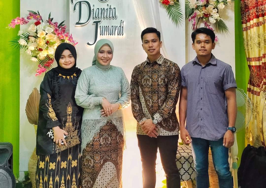 jumardi992's tweet photo. Allhamdulillah untuk hari ini, terima kasih untuk seluruh keluarga dan para tamu undangan yang sempat hadir hari. Harapan saya semoga kedepanya senangtiasa diberikan kemudahan oleh Allah SWT. https://t.co/WTz0zLQI27