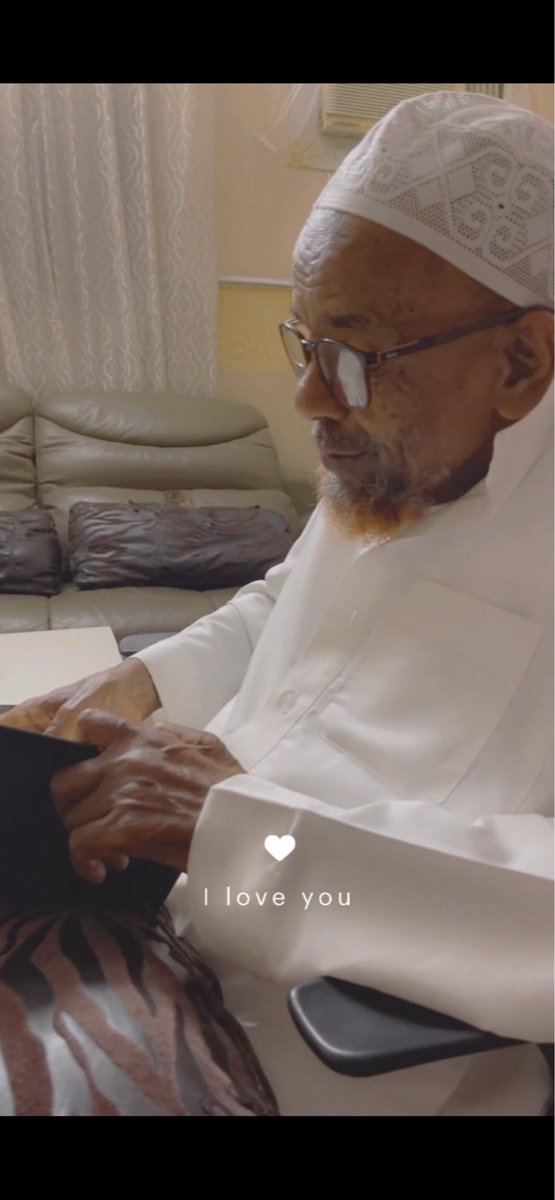 abenshafi's tweet photo. منذ شهر فارقت دنيانا ياوالدي الحبيب💔
مضت الأيام سريعاً، وكذلك تمضي أعمارنا..

نحسبك والله حسيبك ولا نزكي على الله أحداً: عابداً، زاهداً، قائماً ليلاً وصائماً نهاراً، محباً للقرآن وأهله، باحثاً عن المحتاجين والمعوزين والفقراء والمساكين وباذلًا للخيرات
ودائما ما توصينا عليها 💔 https://t.co/e2JvwfzALJ