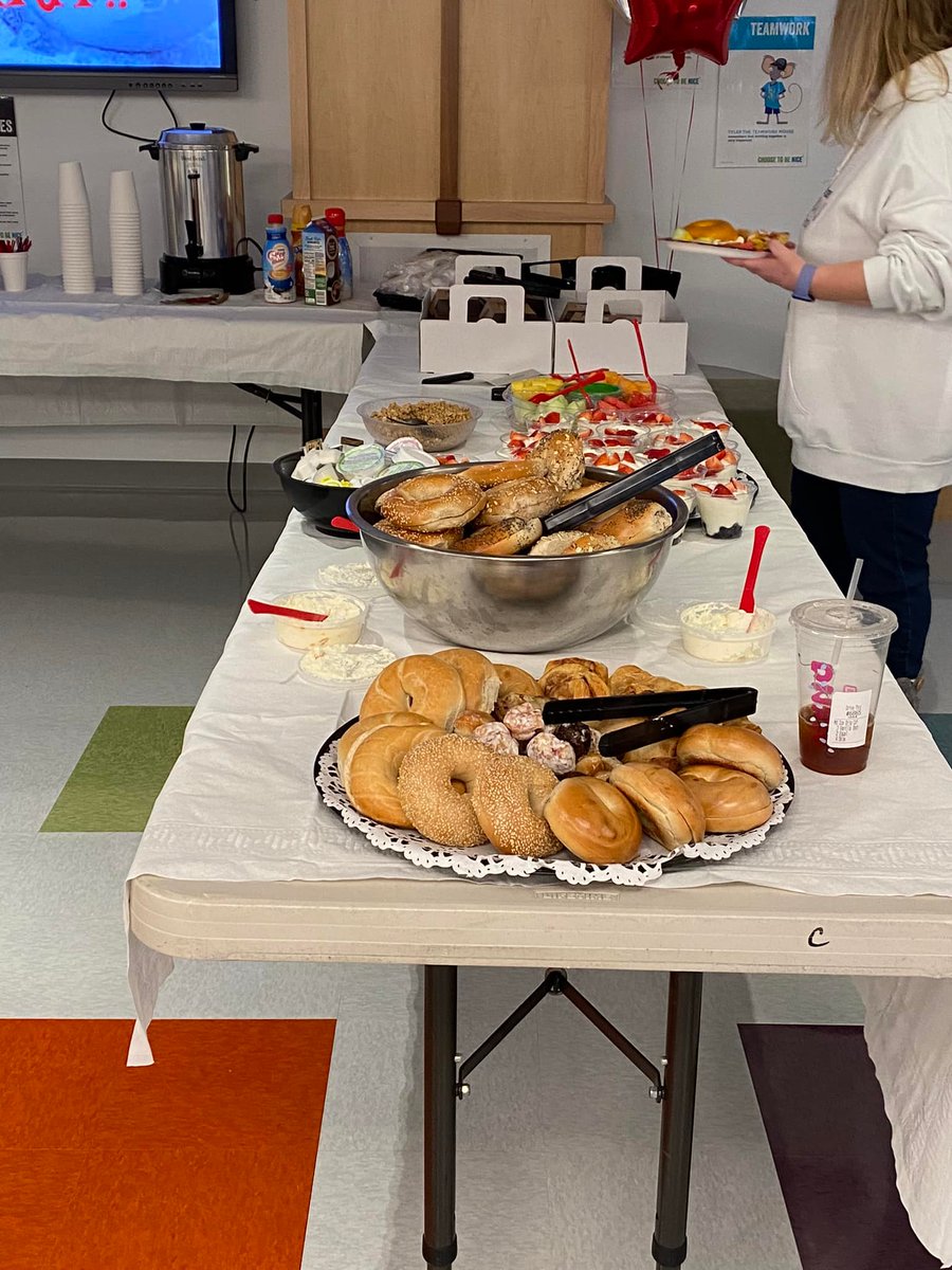 PrincipalKim's tweet photo. I love to do things for my staff, especially at this time of the year, so we had a yummy breakfast for their last full day before the break! #principalsinaction #foodwin #staffbreakfast #happyholidays https://t.co/MI8oDhWxK8
