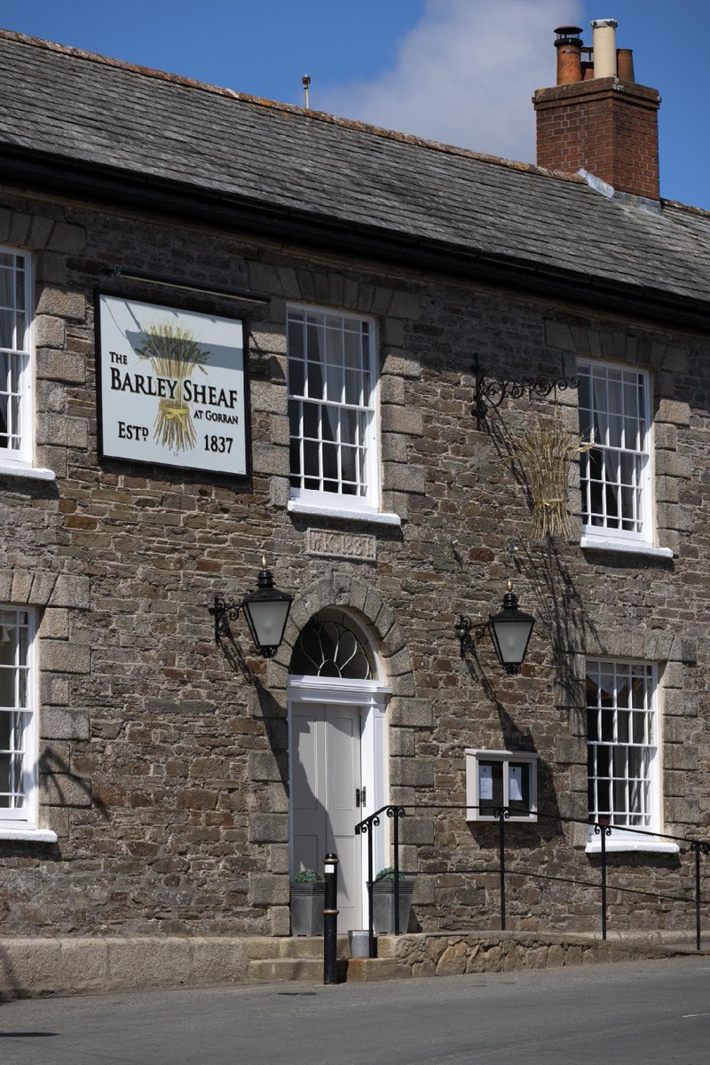 👀 Nestled in the idyllic village of Gorran, just a mile from the nearest beaches, The Barley Sheaf is the perfect venue to relax and watch the day go by 👀 

Call us on 01726 843330 to check availability.

#barleysheafatgorran #cornwall #gorran #gastropub #localpub #idyllic