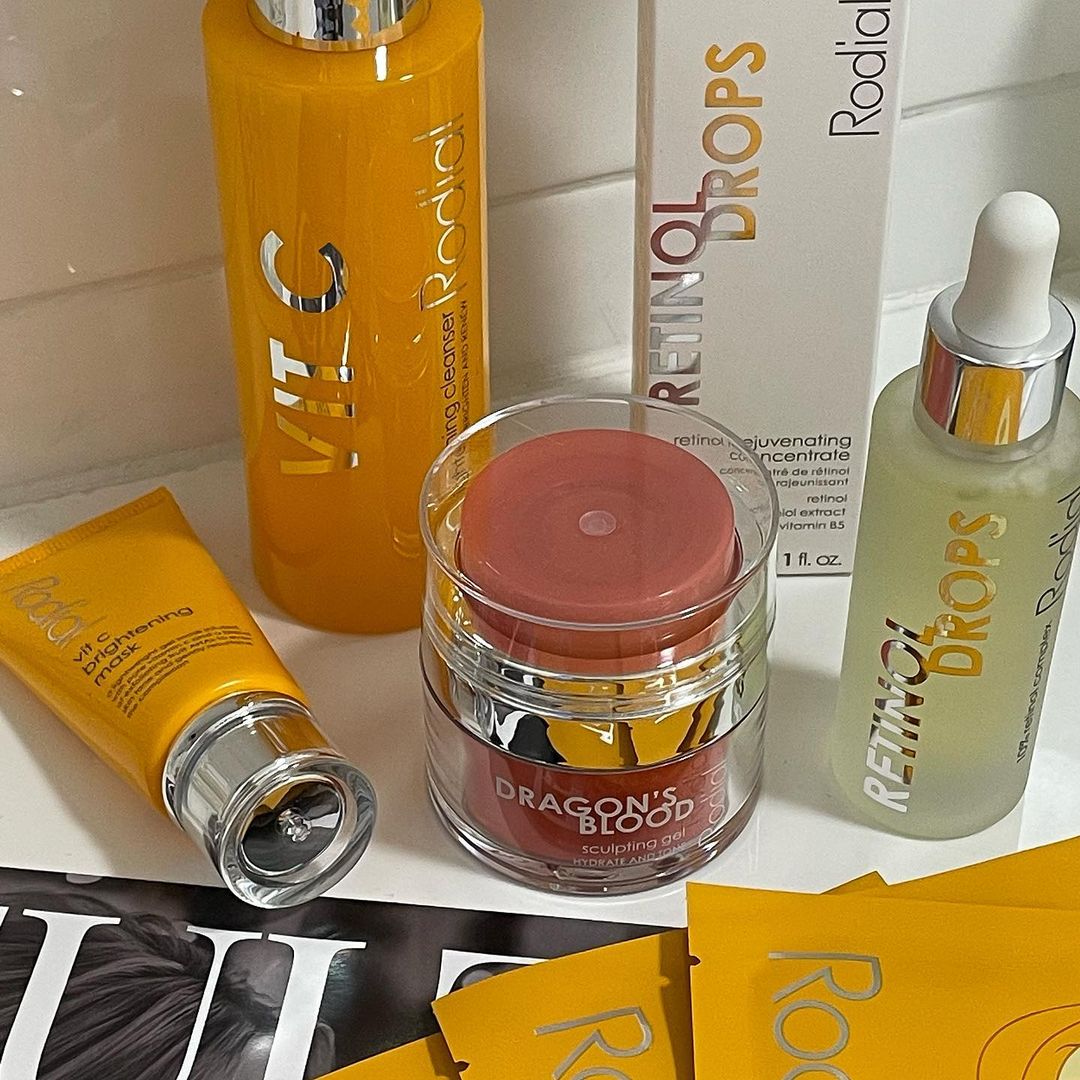 cohorted's tweet photo. Achieve your glowiest skin yet with this month's beauty box 🌟 Our holy grail products for a healthy, plump and youthful complexion 👼🏼
.
.
.
#Cohorted #CohortedxRodial #CohortedBox #CohortedBeauty #CohrotedBeautyBox https://t.co/omfMXF9DuP