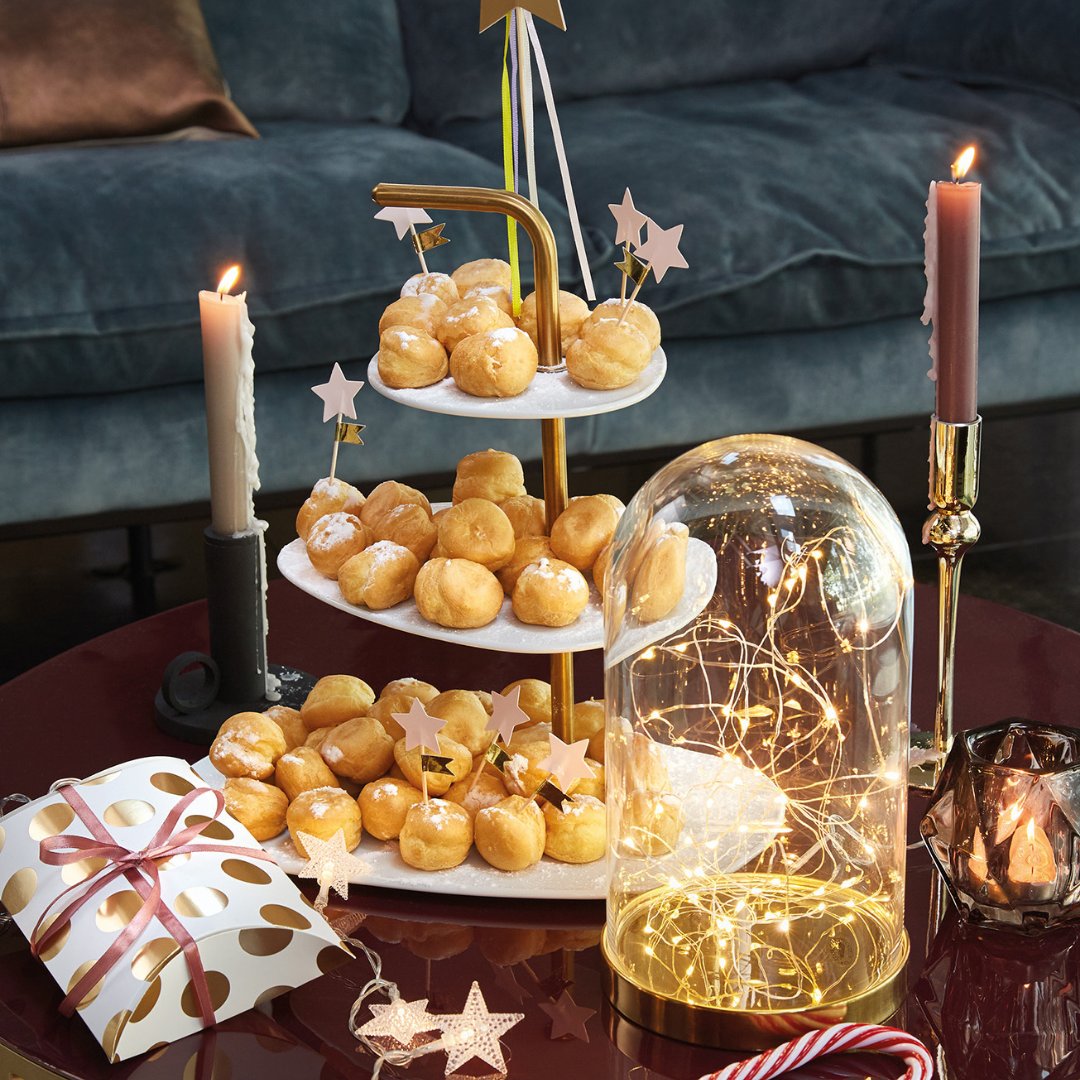 woon_specialist's tweet photo. De kerstboom staat, de cadeautjes zijn gekocht en het gourmetstel kan op tafel, gezellig, kerst! Maak de gezelligheid compleet met bijpassende interieuritems. Kom last minute kerstshoppen in onze winkel.🎄 https://t.co/u4gUqhNkSY #wonen #woonspecialist #interior https://t.co/fgKN0Lgswg