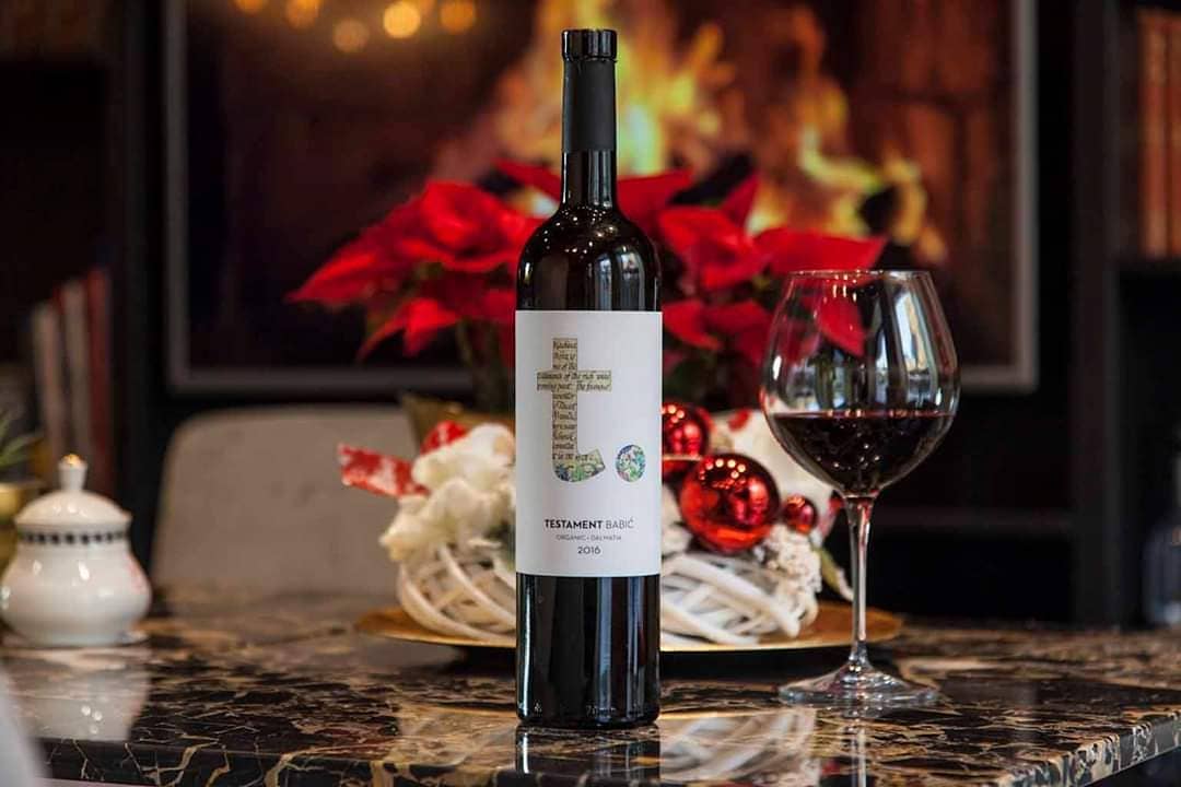 Let's cosy up with a glass of Testament Babic this December evening. 🍷

Beautifully individual, spicy and peppery in character on the nose, with lifted soft plummy fruit and fine tannins on the palate.

#thewinearcade #redwine #wine #redwinelovers #decembernight #wines