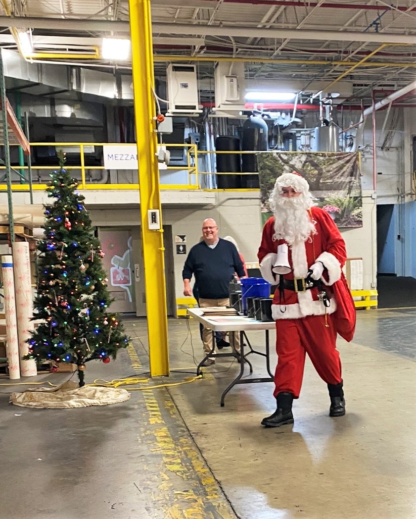 PrattVisual's tweet photo. We had a special visitor help deliver the prizes at our raffle!🎅 Funds raised through this annual event go to our internal charity to help staff in need.

Thank you to the our wonderful vendors and team members who donated, and congratulations to the winners!😀 https://t.co/EaqVez55tE