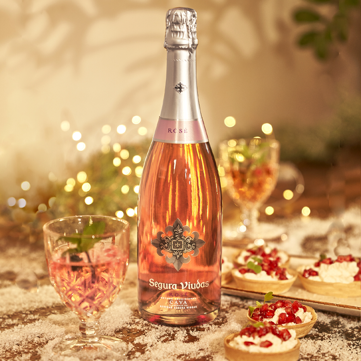 Brinda 🥂 estas navidades con uno de los mejores espumosos del mundo.

El #BrutRosé de <a href="/SeguraViudas/">Segura Viudas</a> 🍾 es el único cava en el Top 10 de mejores espumosos del mundo, según #EffervescentsduMonde.

Para cliente de Club Cuvée por solo 8,50€. clubcuvee.com/es/brut-rosado…