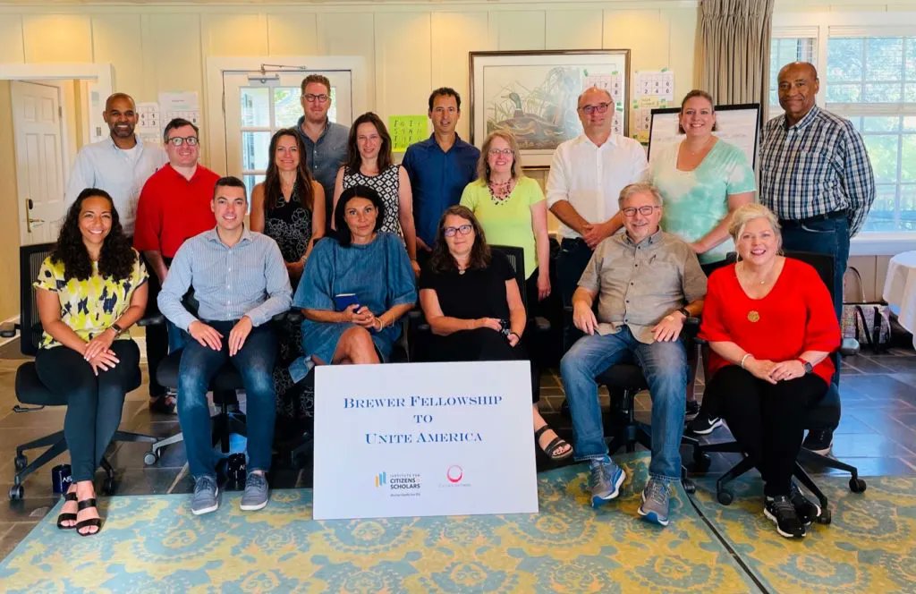 helloCandS's tweet photo. Through the many social and political challenges of 2021, our community of thinkers, scholars, teachers, community leaders, and students were there to meet the moment.
Join us in celebrating a few milestone moments from our community: https://t.co/I5MW301tv5 #CSFellows https://t.co/R7wKvUMhVi