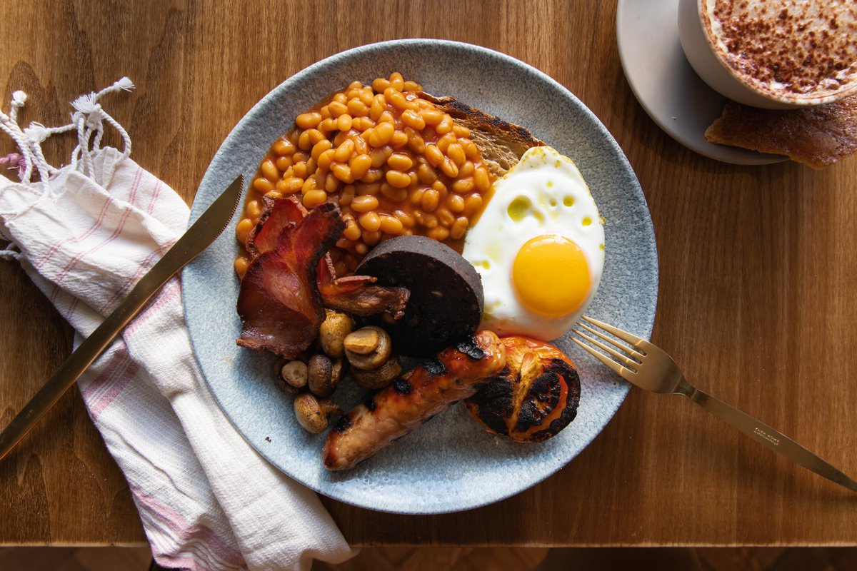 blue_boar_pub's tweet photo. A Boxing Day breakfast for all! Celebrate the run up to New Years with a full English breakfast! #youngspubs #boxingdaybreakfast https://t.co/pKkfy8Fv9J
