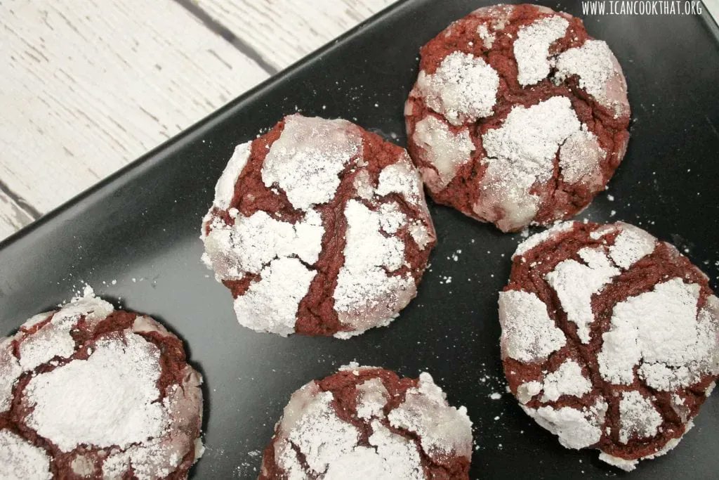 ICanCookThat's tweet photo. These Red Velvet Crinkle Cookies will get you in the holiday spirit! #recipe #icancookthat #25DaysOfCookies https://t.co/XZofpurlwl https://t.co/JpVUeXxBOq