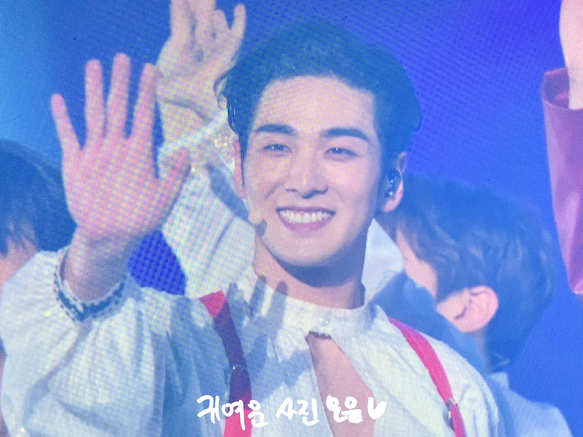 ONpoint_0315's tweet photo. 211222 강매튜👋 https://t.co/Ml0dRgb4jw
