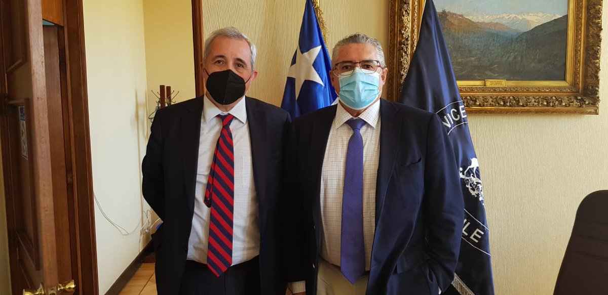 ularepublicacl's tweet photo. Seguimos recibiendo apoyo para nuestra Universidad, esta vez del Vicepresidente de la Cámara del Senado, Jorge Pizarro y del Vicepresidente de la Cámara de Diputados, Rodrigo González. ¡Muchas gracias por su respaldo en este proceso! #33añosContigo #Universidad #EducaciónSuperior https://t.co/9lKPzf8QWE