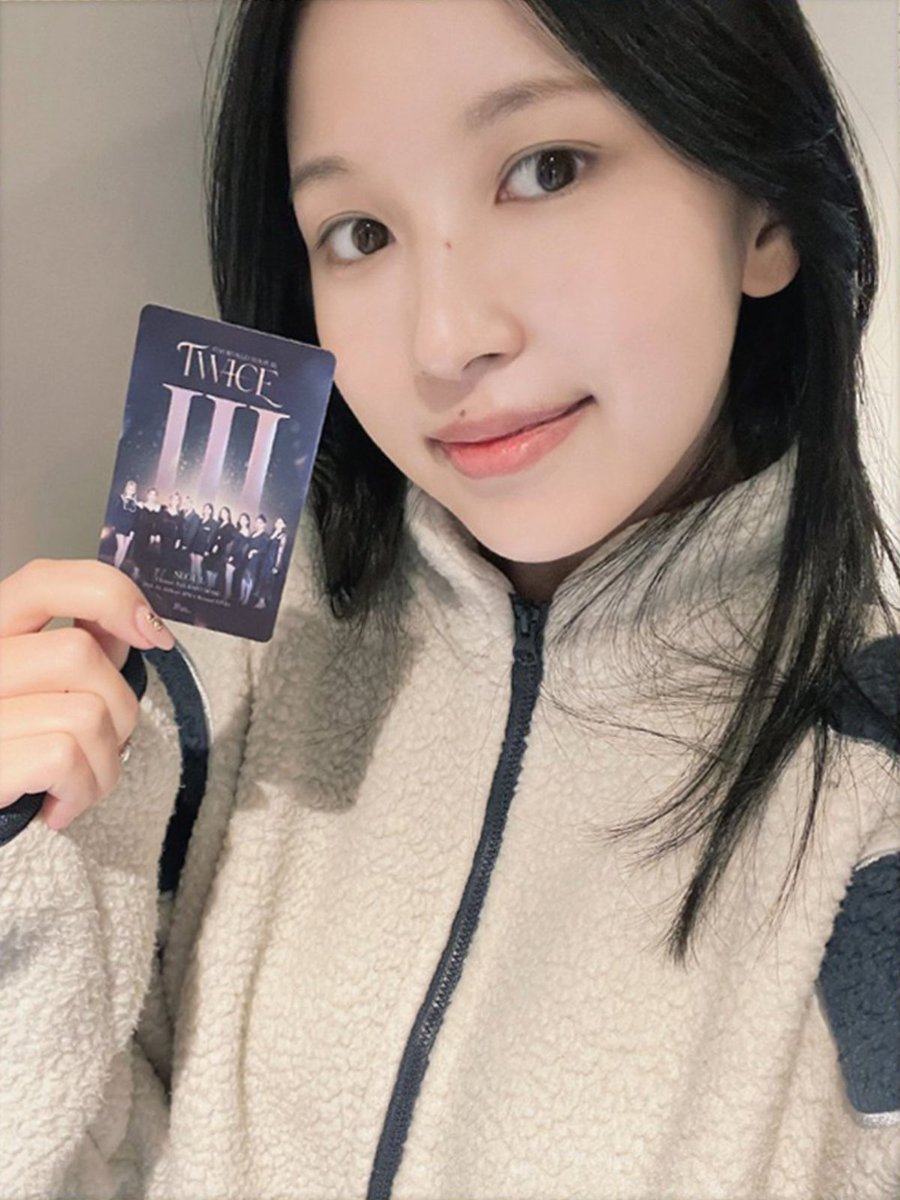 godmitzu's tweet photo. Mina is the prettiest girl with the prettiest moles 💕 https://t.co/pyCDVMAYC1