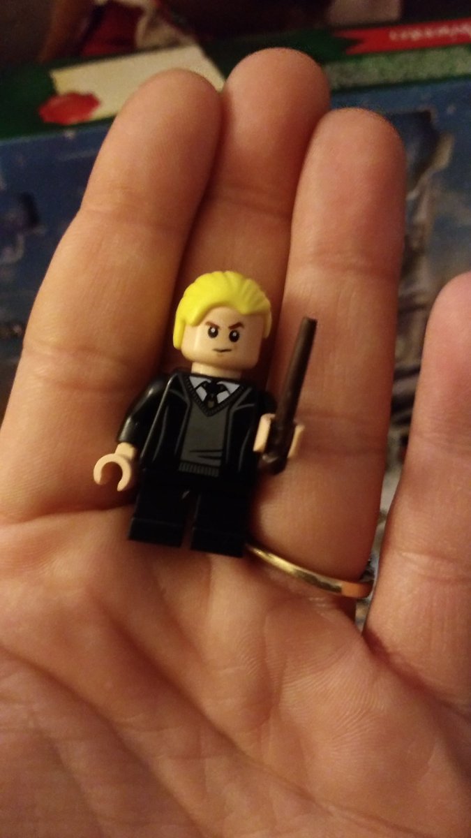littletrooper89's tweet photo. Look who was #22 in my HP Lego advent calendar. Tom and his fans will understand why i love that Draco was that number. #DracoMalfoy #TomFelton #20yearsofHarryPotter. @TomFelton https://t.co/h03r1YWQhp