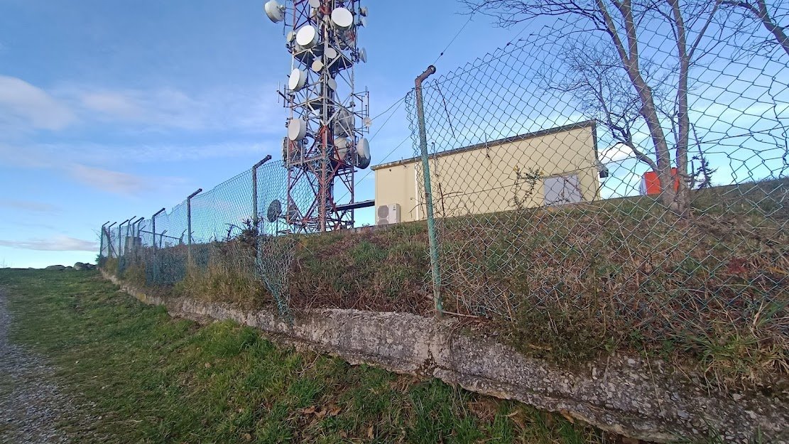 PabloCastroBCN's tweet photo. Fallos de seguridad y acceso en el alto del Naranco, Oviedo. @cellnextelecom https://t.co/jK8ZEmpGii
