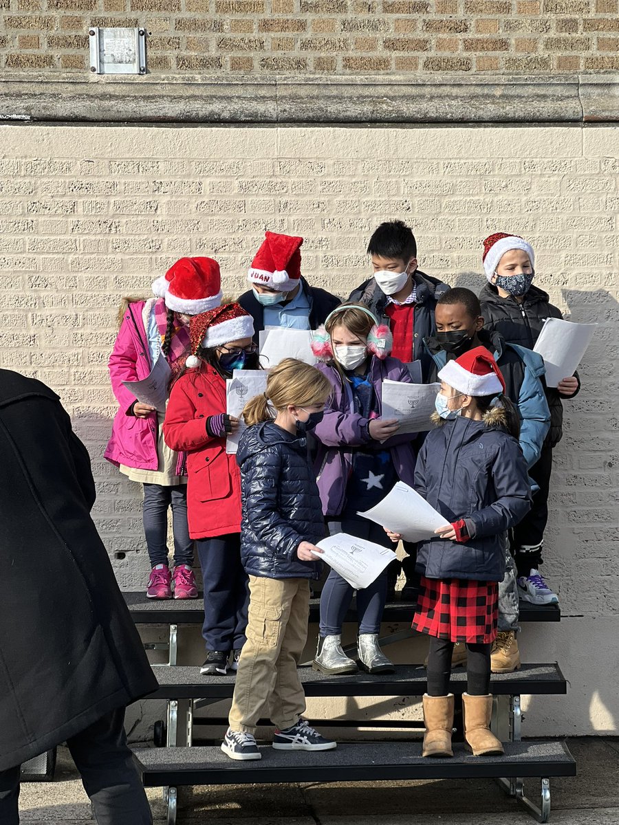 bikemamadelphia's tweet photo. Public school music programs are good. #fundourschoolspa #musicoutside #imfreezing https://t.co/bCFMMmYbNp