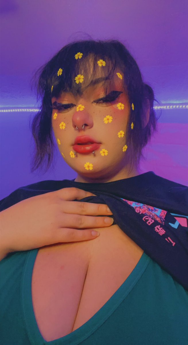 findomp65131176's tweet photo. How can you resist me? I really don’t think you can, you live to be drained by bratty goddesses 

🌸findom🌸goddess🌸 pay pig🌸humanATM🌸cashcow🌸cashslave🌸finsub🌸finD🌸 https://t.co/CovHJkmUkK