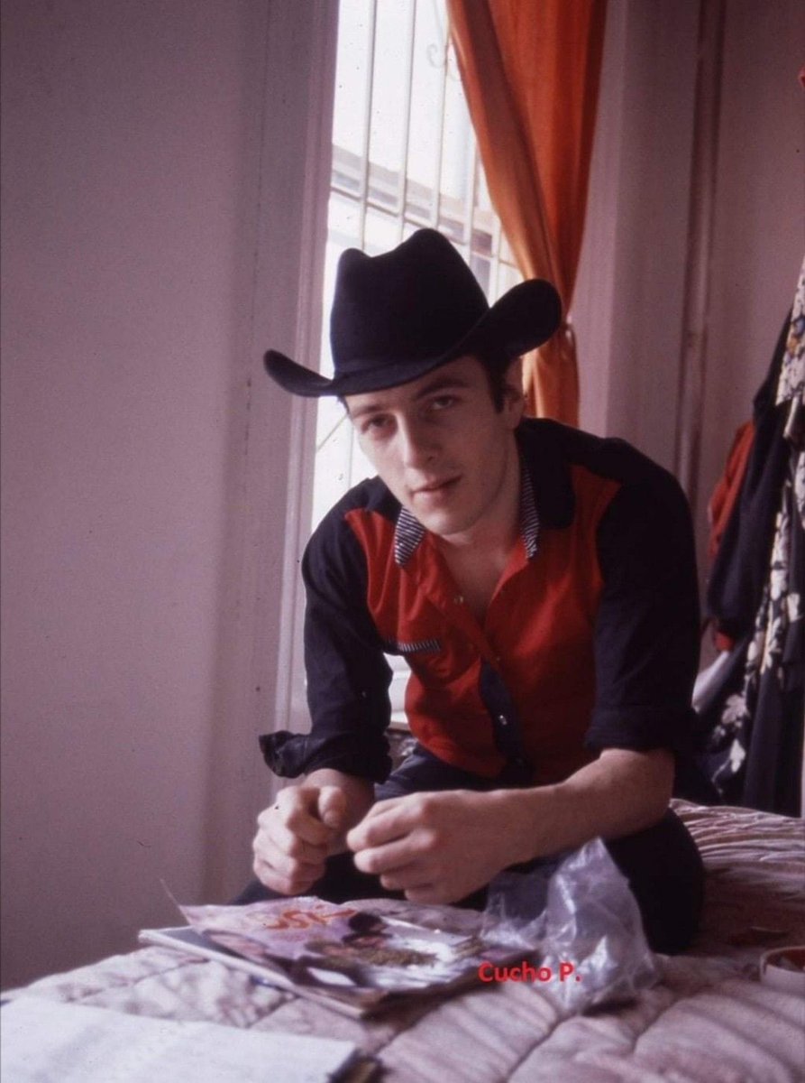 Joe Strummer left this world on this day, December 22nd, in 2002. He’s always been a hero of mine. RIP. ♥︎