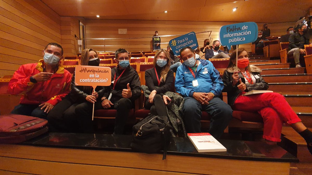 SubRedSur's tweet photo. #ÚltimaHora 🏆🏆🏆
En este momento la  @SubredSur recibe el galardón por obtener el cuarto lugar en el concurso #SendaDeIntegridad realizado por  @GobiernoBTA.
Una muestra del compromiso institucional por la transparencia e integridad.
#ParaLaCorrupciónYoNoMePresto https://t.co/zqfYqJmbpl