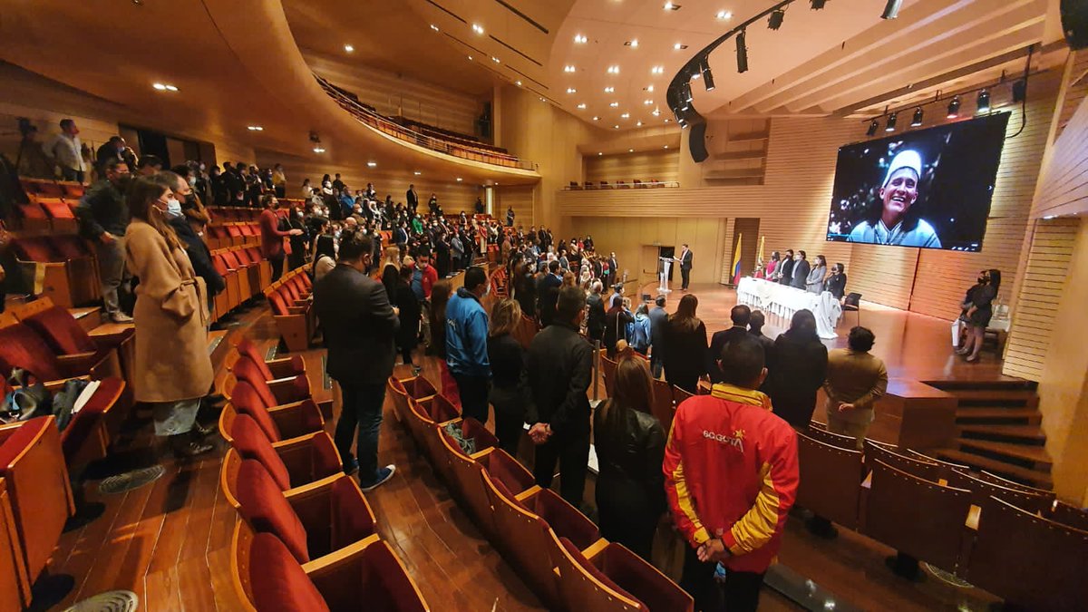 SubRedSur's tweet photo. #ÚltimaHora 🏆🏆🏆
En este momento la  @SubredSur recibe el galardón por obtener el cuarto lugar en el concurso #SendaDeIntegridad realizado por  @GobiernoBTA.
Una muestra del compromiso institucional por la transparencia e integridad.
#ParaLaCorrupciónYoNoMePresto https://t.co/zqfYqJmbpl