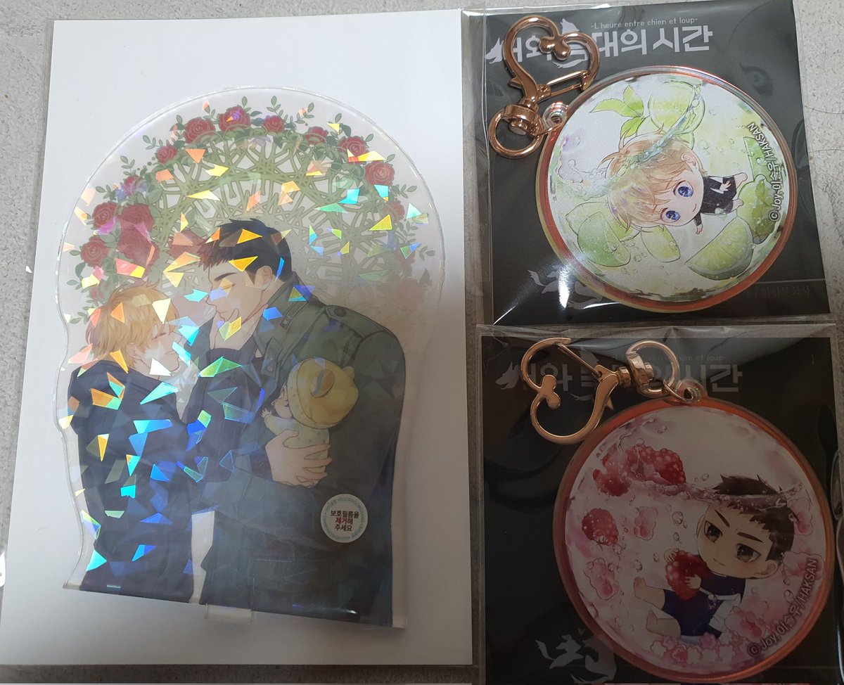 bhgh0220's tweet photo. @SoLwoo_LEE 
작가님. 아크릴 스탠드랑 키링 세트
잘 도착했어요!! 
아크릴도 키링도 너무 너무 예쁘네요😍
뜯기 아까워서 포장 개봉은 아직 못했어요.
소중하게 잘 간직하겠습니다.
감사합니다. 작가님!!
#이솔우 #JOY #개와_늑대의_시간 #개늑시 https://t.co/20j0EG7rBn