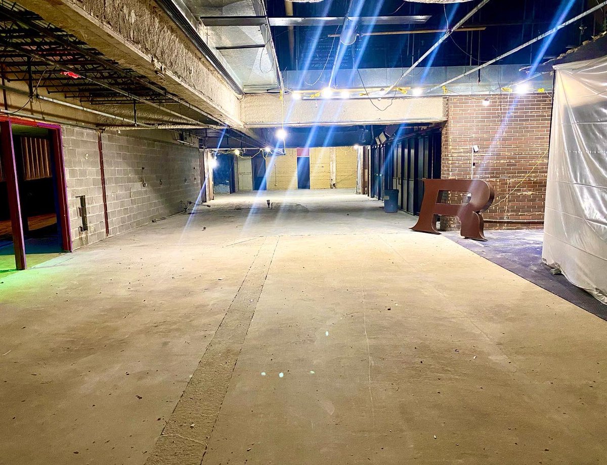 CarlsonGroupSC's tweet photo. RE/MAX CITY CENTRE: BEHIND THE SCENES! Debi Durham, Dir of Iowa Economic Authority, is a legendary advocate for the state of Iowa and Siouxland. TY, Director Durham, for your support. The former Riviera Theater transformation continues! #forsiouxland #citycentre #remax #siouxcity https://t.co/b2Hzd6wuK7