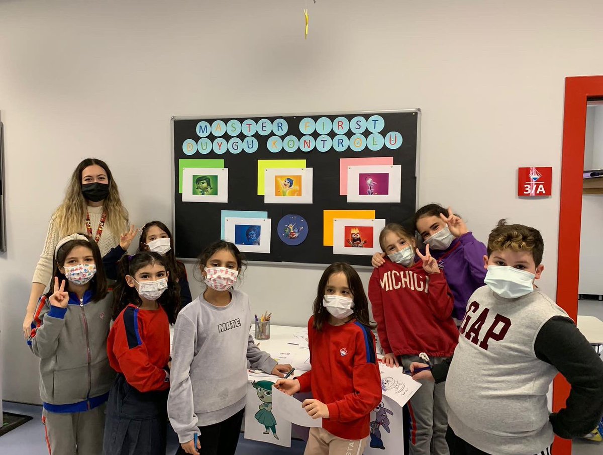 İlkokul öğrencilerimiz Master first duygu okuryazarlığı koridor etkinliklerinde çok eğlendi. #KAREM