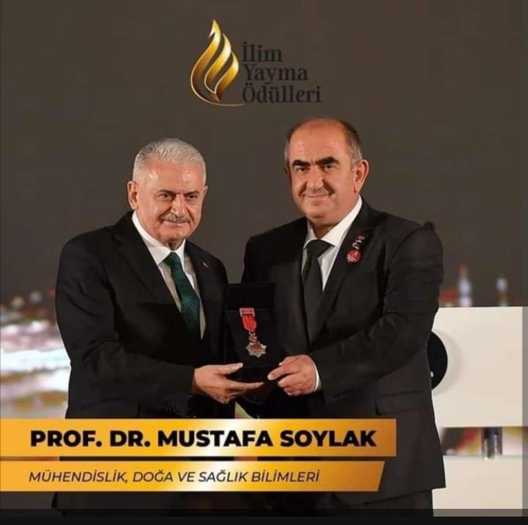 soylakm's tweet photo. 2021 Mühendislik, Doğa ve Sağlık Bilimleri alanında İlim Yayma Ödülü’nü bana layık gören İlim Yayma Vakfı yetkililerine ve törene katılıp tebrik eden Sayın Cumhurbaşkanımıza sonsuz teşekkürlerimi sunarım. @RTErdogan @tcbestepe @TUBAakademi @Tubitak @EruMedya @IlimYaymaVakfi https://t.co/TAkDIlqCmx