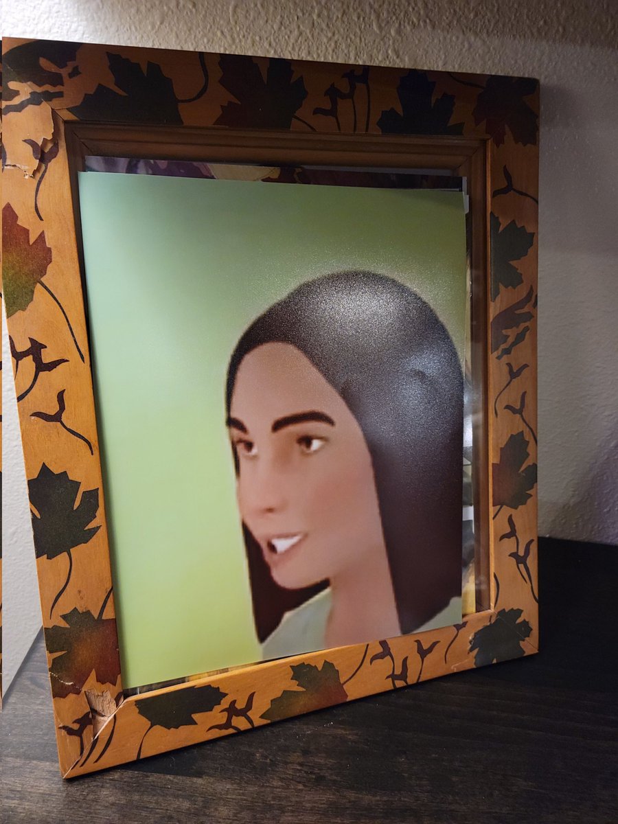 An unfortunate consequence of the #metaverse: if you don't send your parents enough photos for their mantle over the course of the year, they might just pull a screenshot of your OLD avatar instead 😭