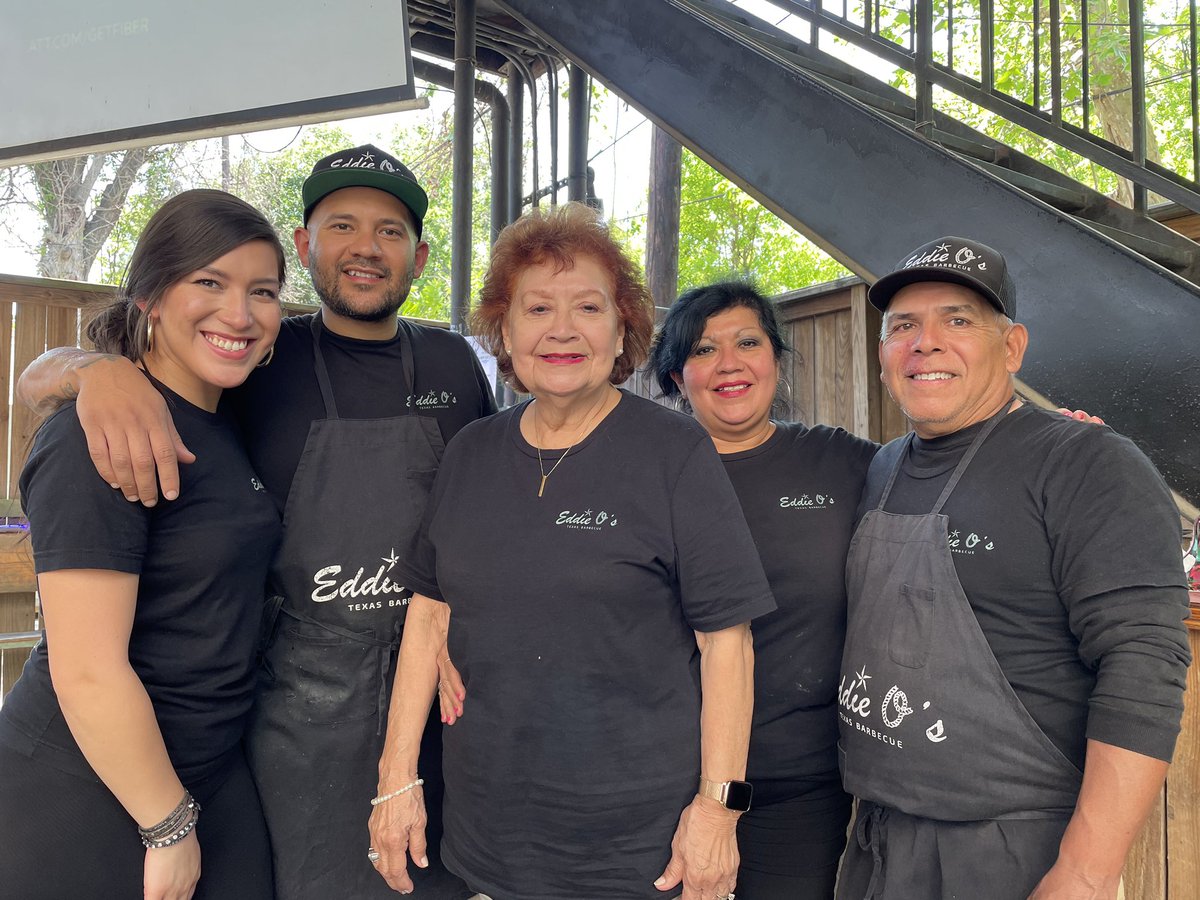 elmundodemando's tweet photo. Familia, Tejas, BBQ is the mantra behind Eddie O’s Texas BBQ in Houston, TX. 

We spent 24 hours w a pit maestro, ate some great Barbacoa, slabs of brisket, tortillas hechas a mano but more importantly learned a whole lot about familia. 
https://t.co/RiDsZskagH

#podcast #texas https://t.co/uR55gAMZmP