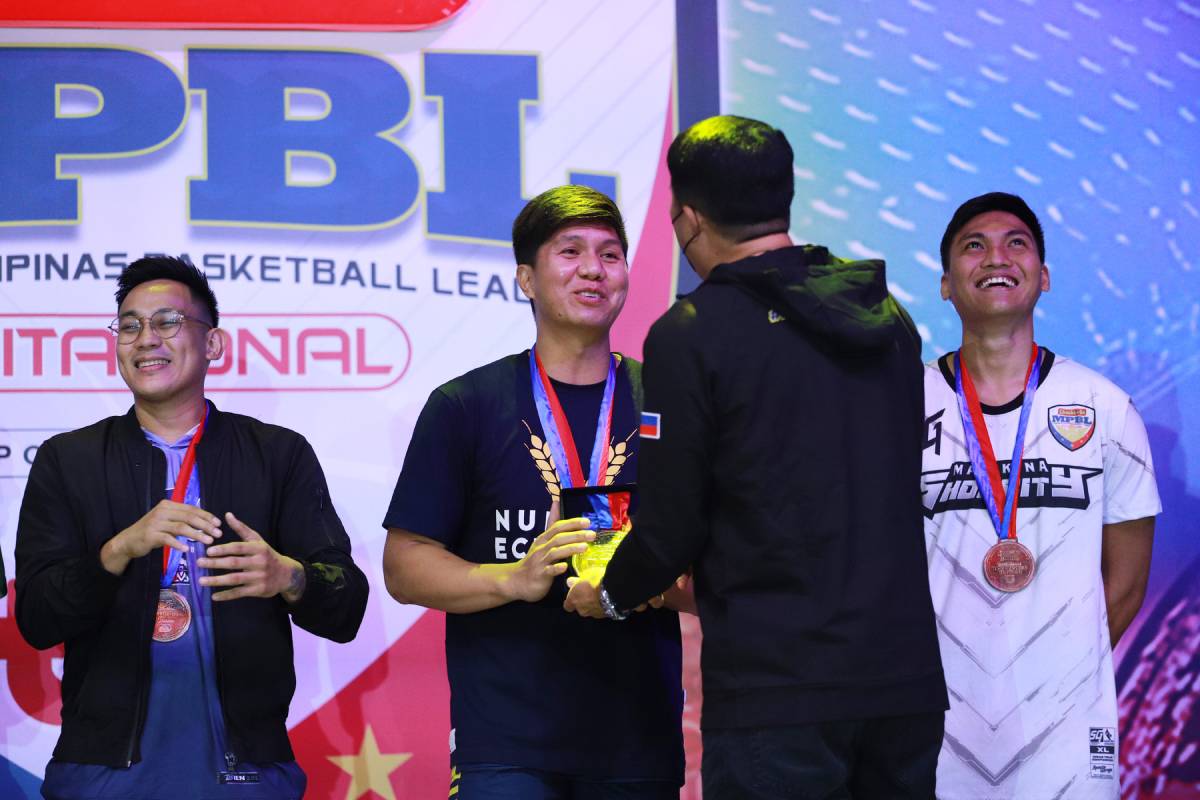 tiebreakertimes's tweet photo. Michael Mabulac earns second MVP, hailed as #ChooksMPBL top player >> https://t.co/wPtKL0M4i0 https://t.co/QTDKjZN8CI