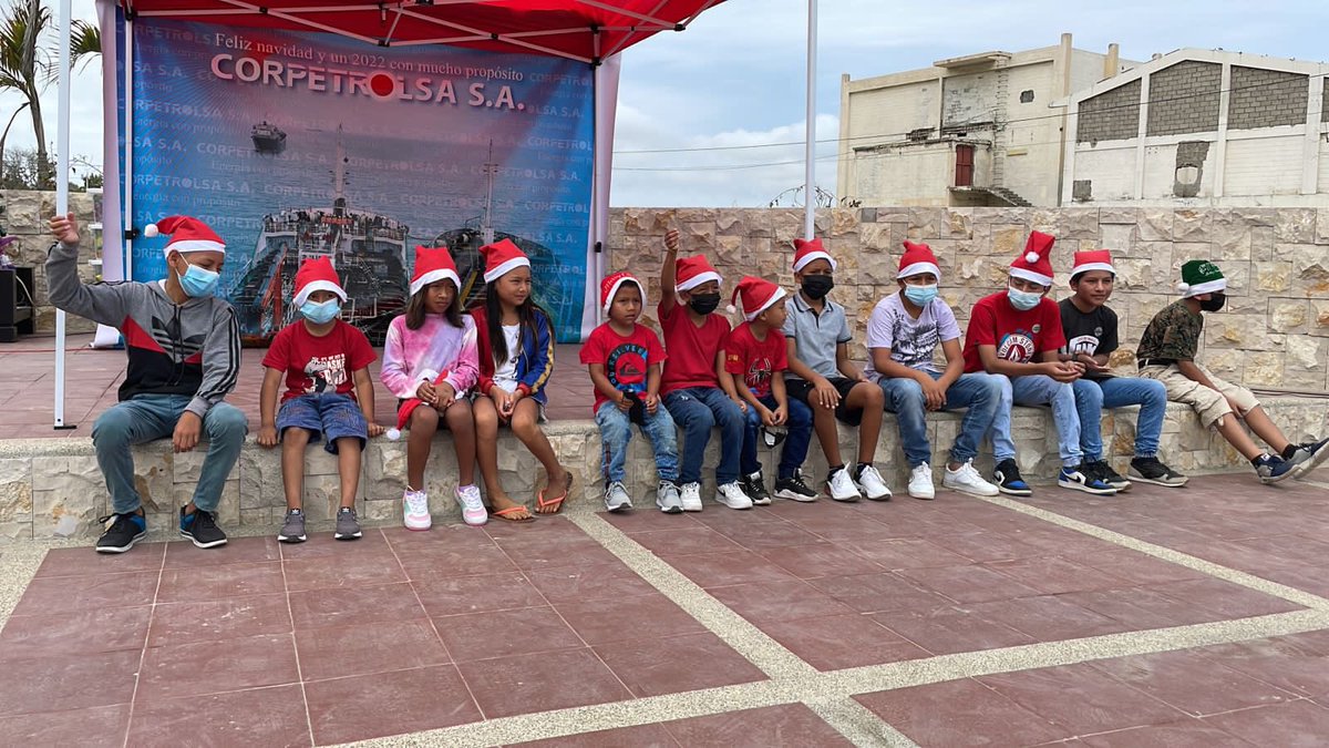 Corpetrolsaec's tweet photo. Festejamos la navidad con la comuna de Chulluype junto a nuestros vecinos y colaboradores. #energiaconproposito https://t.co/MehSMukaUU