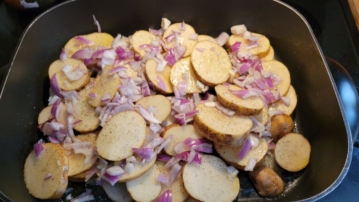 Crusegirl's tweet photo. When you are craving Skillet Potatoes in EVOO and Fajita Seasonings!!! π€π€π€ https://t.co/6JuTJ4kPkp