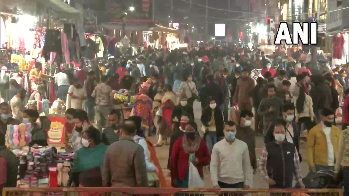 ANI's tweet photo. Delhi | Shoppers throng Lajpat Nagar market ahead of Christmas and New Year. https://t.co/nzfhm0d70i