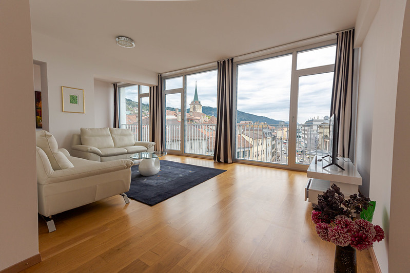 In der Liegenschaft «Elite Residence» bieten wir ab sofort zwei zusätzliche Business Apartments an. Die Wohnungen sind grosszügig geschnitten, funktional eingerichtet und bieten einen grandiosen Ausblick aufs Geschehen in der Stadt #Biel. eliter.glandon.ch #travel #business