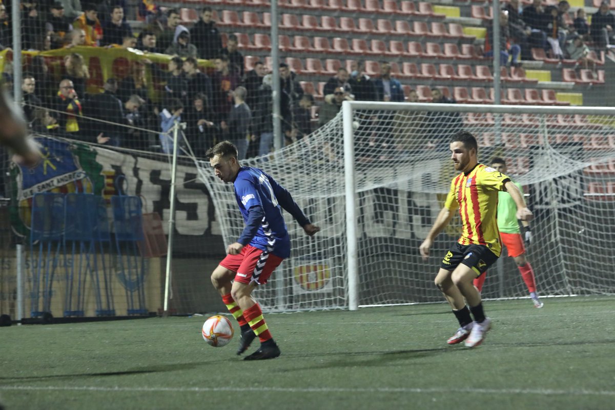 FCVilafranca's tweet photo. DEMÀ (19h), JUGUEM 🔥🔥

Volem tancar l'any amb una victòria davant la nostra afició.

Rebem un equip complicat com la @uesants i més que mai... 

🅴🆃 🅽🅴🅲🅴🆂🆂🅸🆃🅴🅼

#EnVolemMes 🔴🟡 https://t.co/k1RZBYO06W