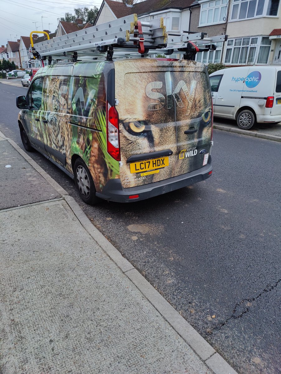 Jhumf1's tweet photo. @SkyUK can you please move a van from partially blocking my drive and drop kerb so I can leave ? https://t.co/X8y43ebcdF