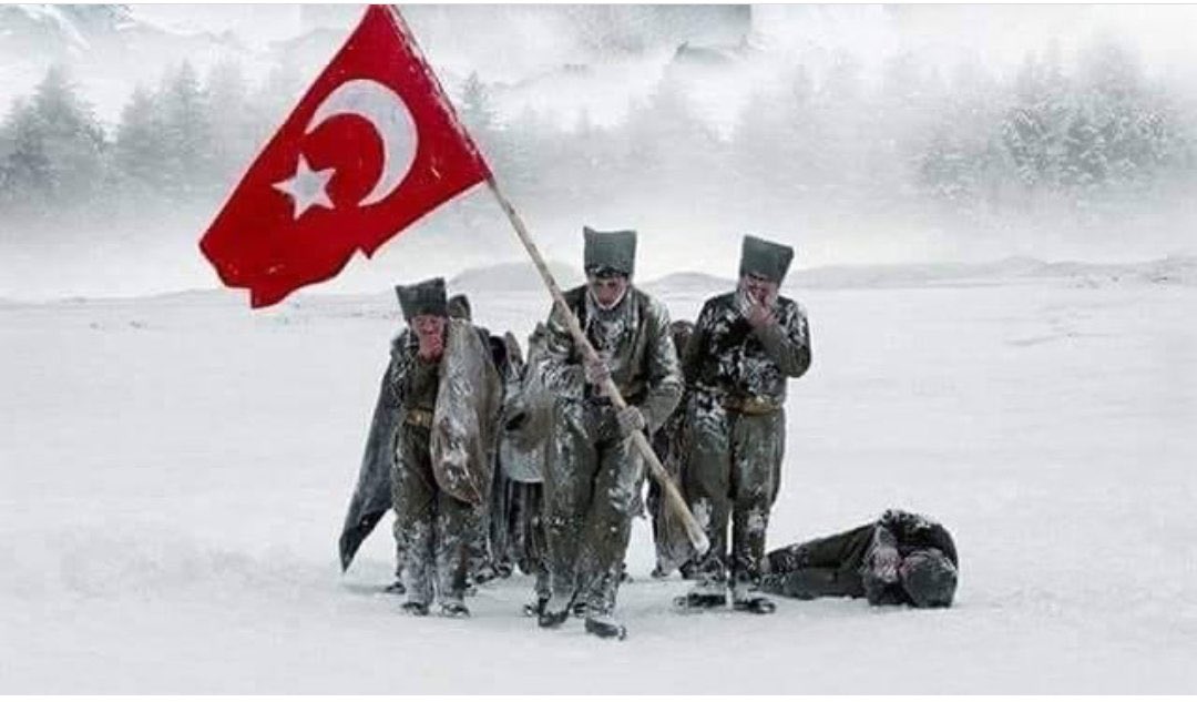 Tarihin En Soğuk Günü!
107 yıl önce bugün #Sarıkamış'ta vatan sevdasıyla ölümü hiçe sayarak, kardan kefenler giyen aziz şehitlerimizi rahmet ve minnetle anıyorum. 🇹🇷🤲🇹🇷🤲🇹🇷